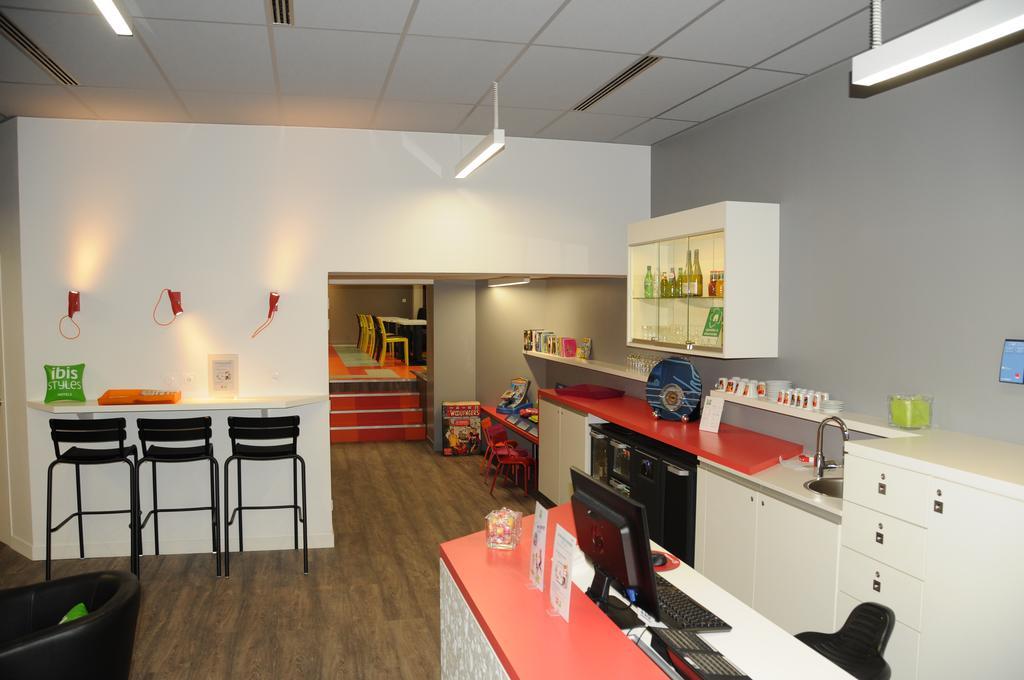 Ibis Styles Chambery Centre Gare Hotel Exterior photo