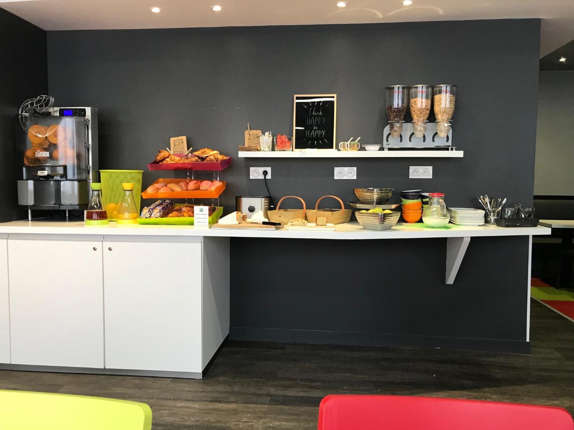 Ibis Styles Chambery Centre Gare Hotel Exterior photo